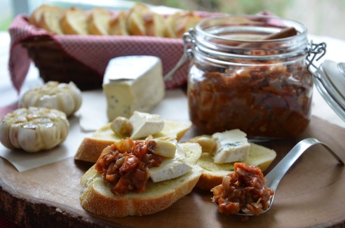 Roasted Garlic, Cambozola Cheese, and Tomato-Ginger Chutney Appetizer